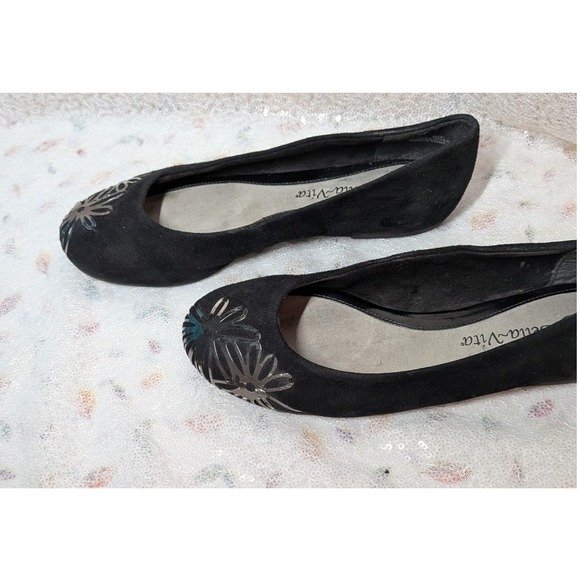 Bella Vita 6.5 NARROW Black Suede Whimsigoth Ballerina Goth Grunge Flower Flats - Picture 6 of 8